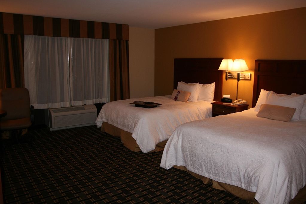 Hampton & At The University Of Missouri Hotel 3*